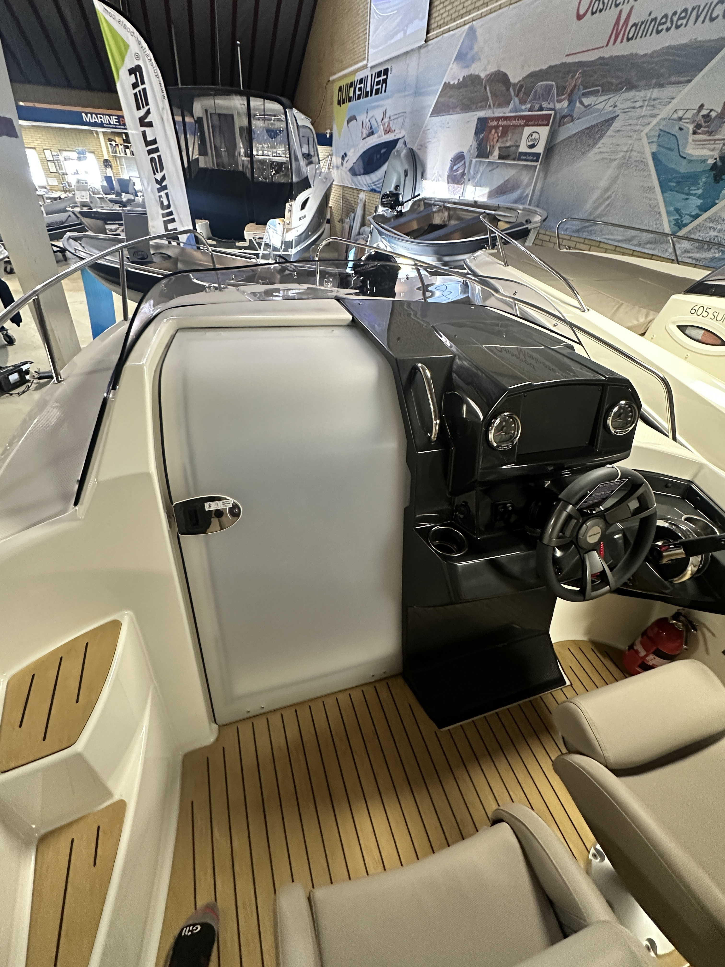 Quicksilver 555 Cabin m/100 hk & udstyr Komplet Flexiteek - 12