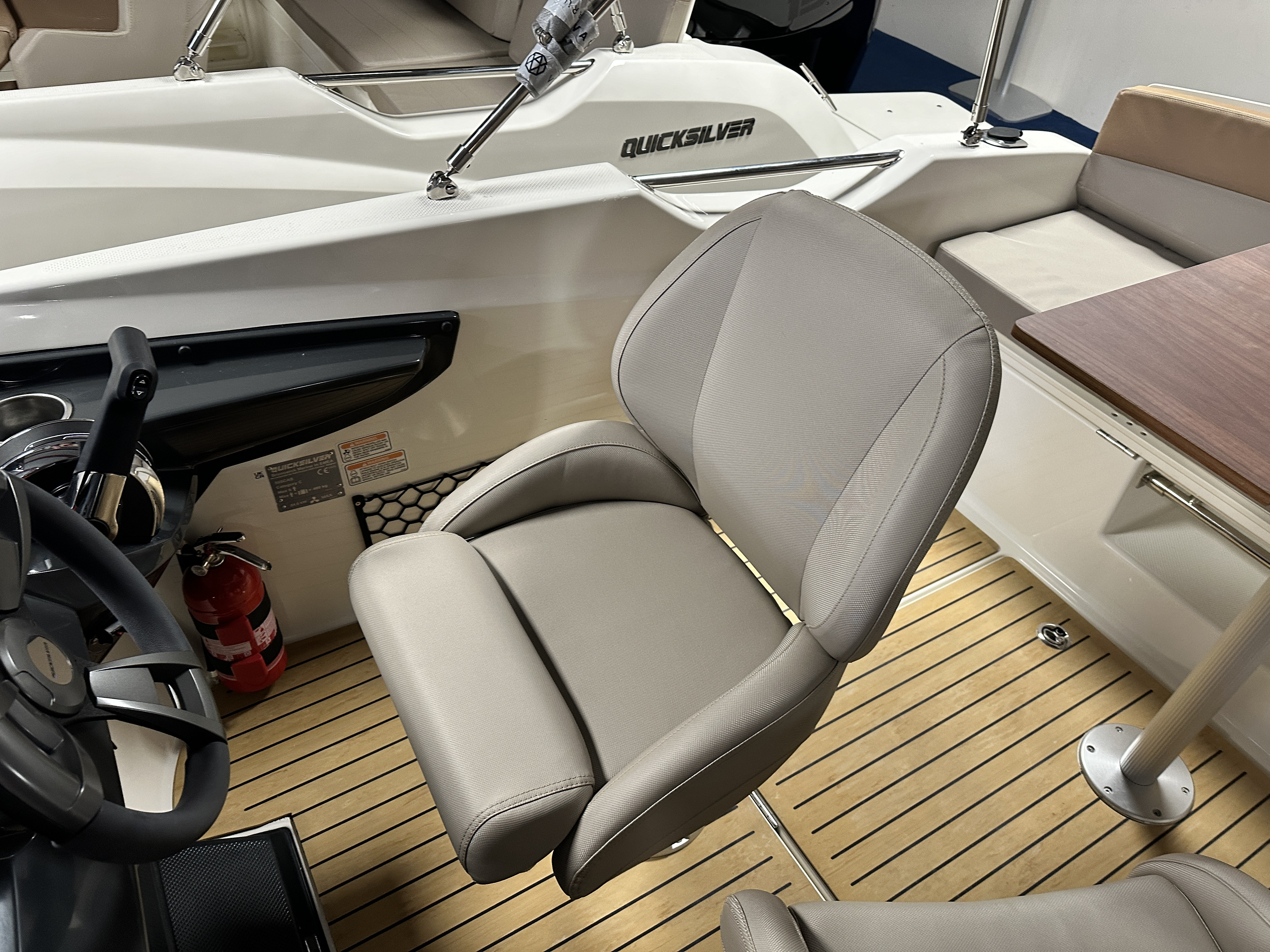 Quicksilver 555 Cabin m/100 hk & udstyr Komplet Flexiteek - 11